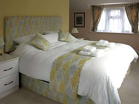 King-Deluxe-Ensuite with Bath-Garden View-Dancers