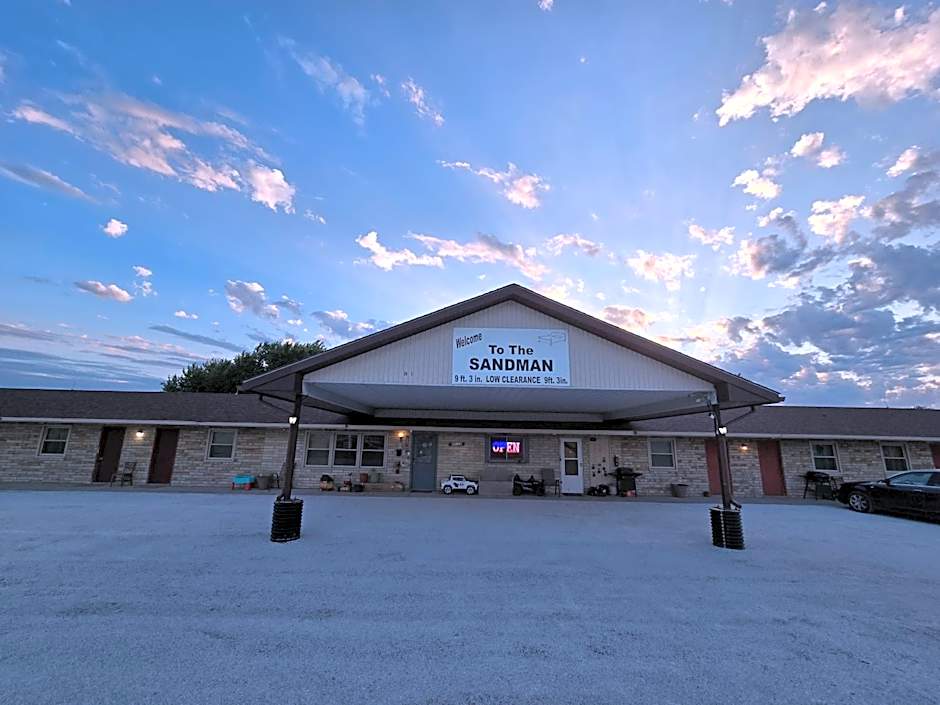 OYO Sandman Inn