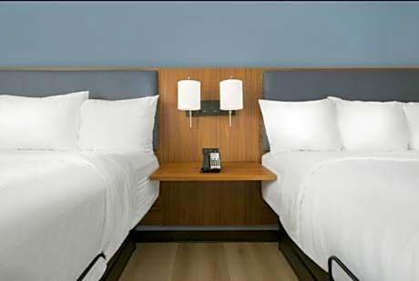 2 Queen Beds Studio Suite Pet-Friendly Non-Smoking