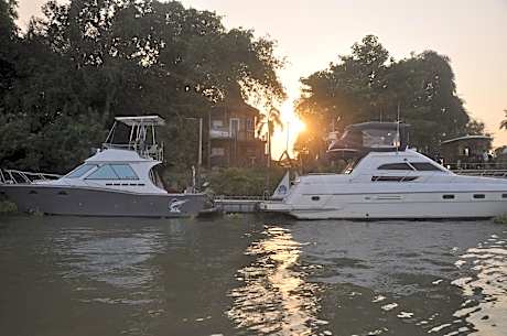 Ayutthaya rive camp and yacht charter