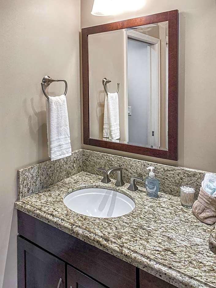 Renovated 2BR at Maui Banyan - Pool, Hot Tub, A/C