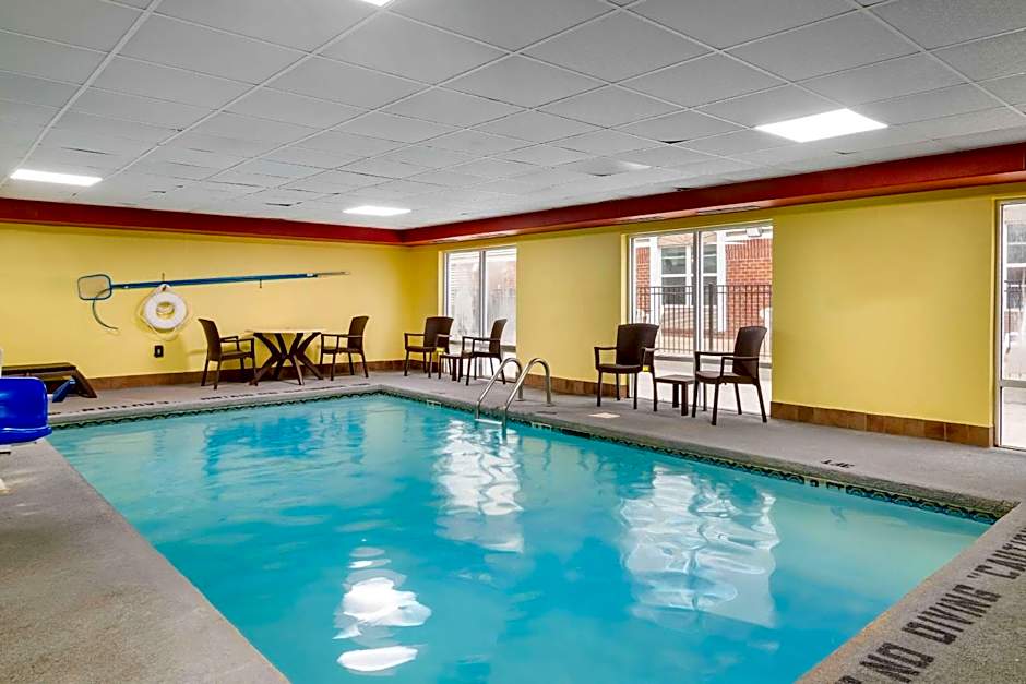 Comfort Inn & Suites Macon North I-75