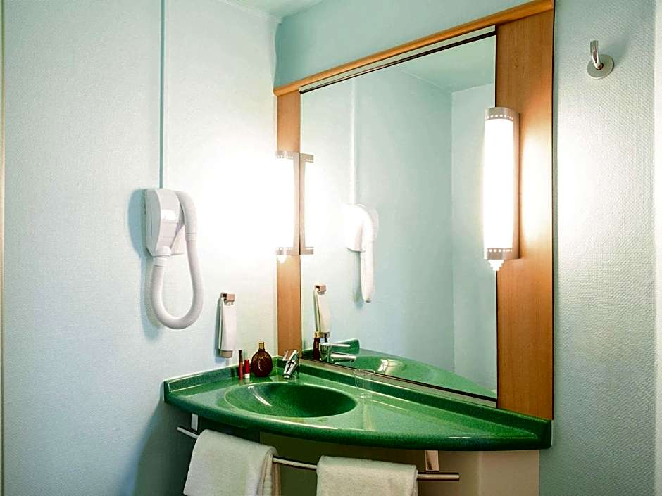 ibis Orly Chevilly Tram 7