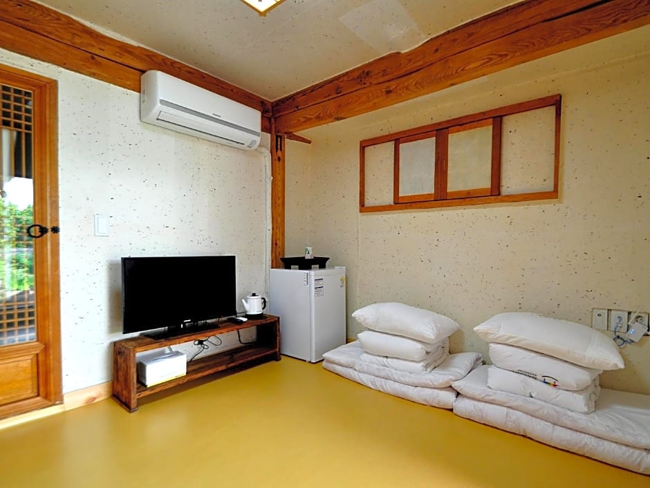 Gallery Jin Hanok Guesthouse