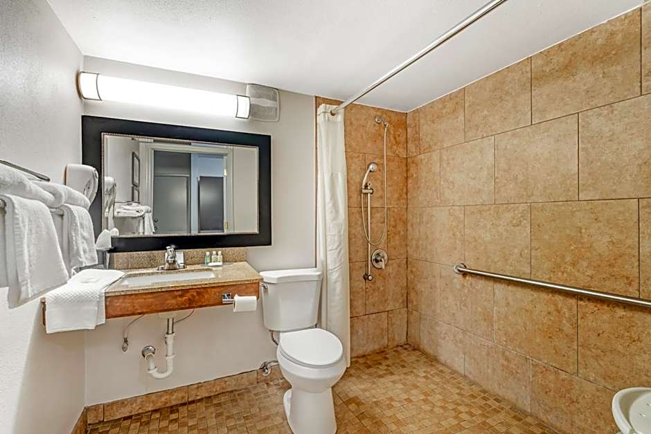 Quality Inn & Suites Chattanooga-East Ridge
