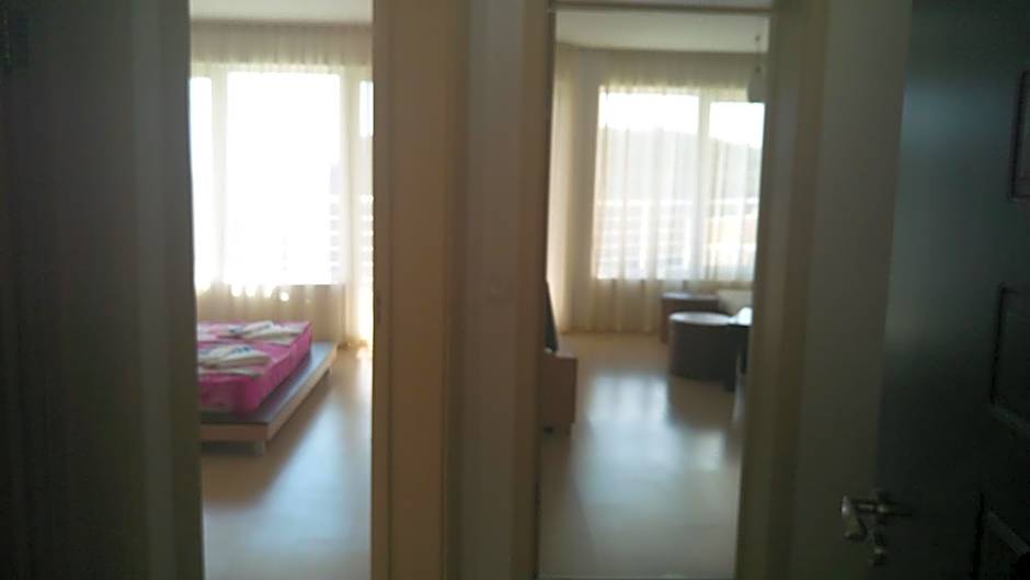 MARINA REZIDENCE ***