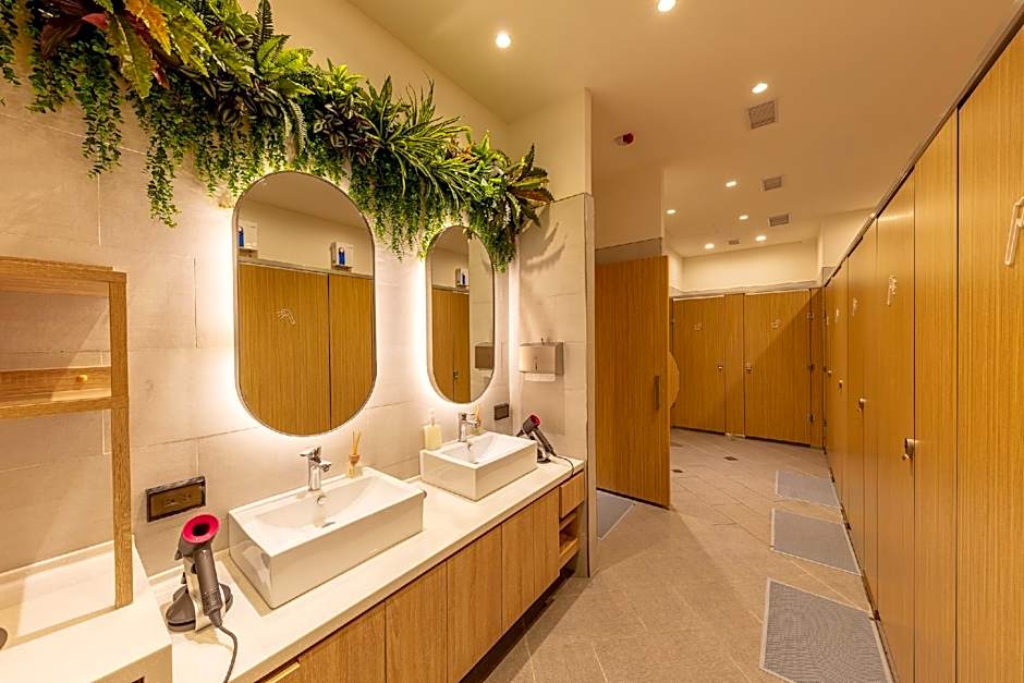 CHO Stay Capsule Hotel (Taoyuan Airport T2)