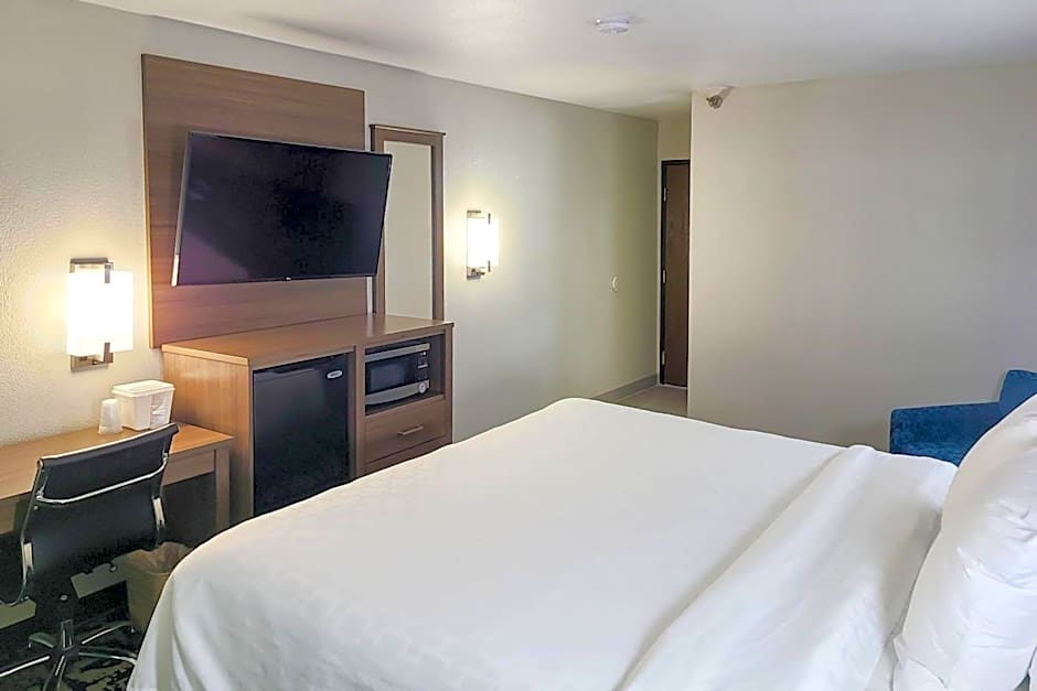 Clarion Pointe Bettendorf - Quad Cities