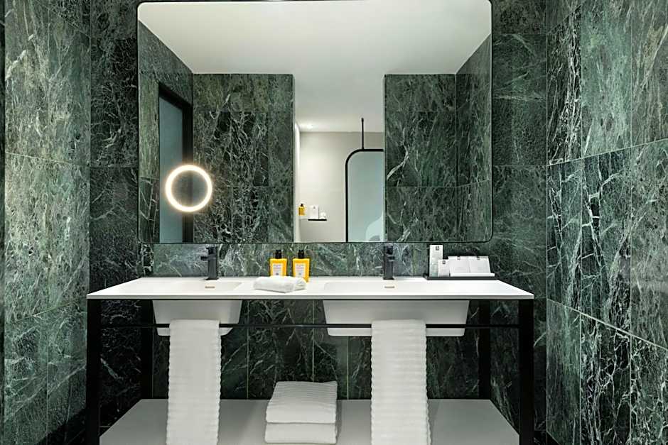 Renaissance by Marriott Barcelona Hotel