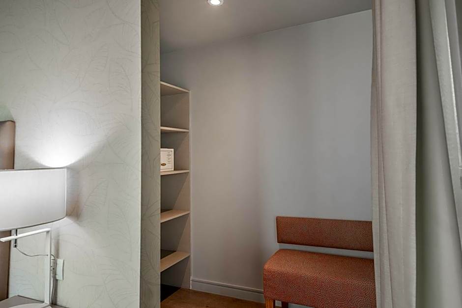 Dazzler by Wyndham Polo