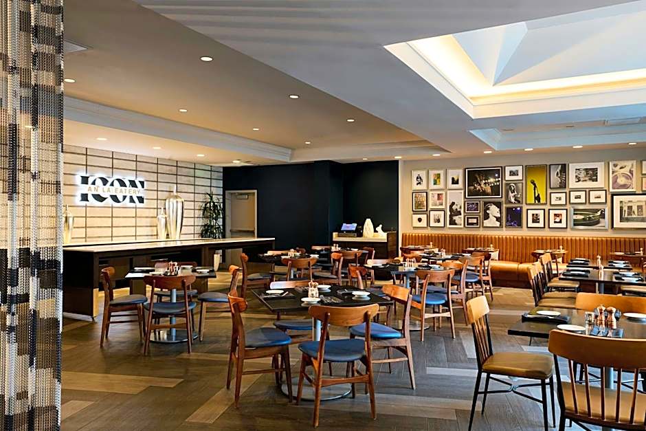 Renaissance Los Angeles Airport Hotel