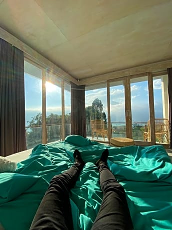 Deluxe King Room with Mountain & Lake View
