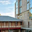 Garde and Warders Hotel