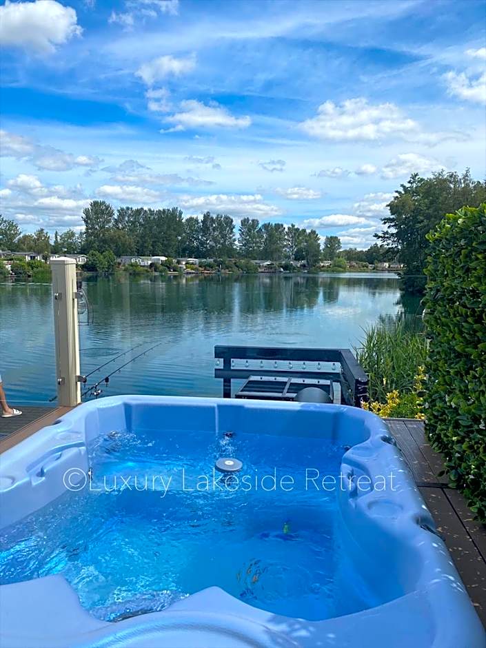 Lakeside Retreat With Hot Tub & Fishing Peg at Tattershall Lakes Country Park