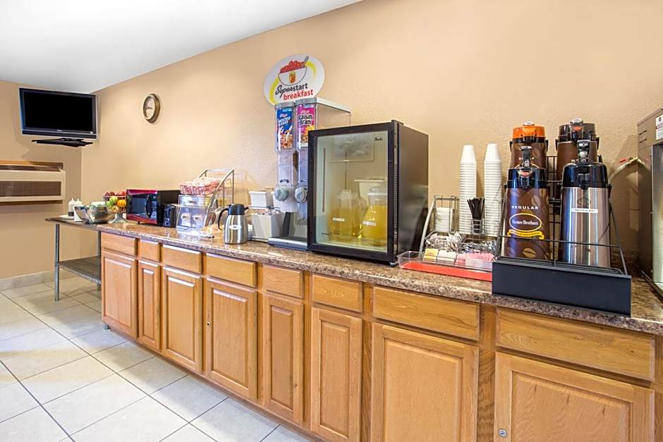 Super 8 by Wyndham Normal Bloomington