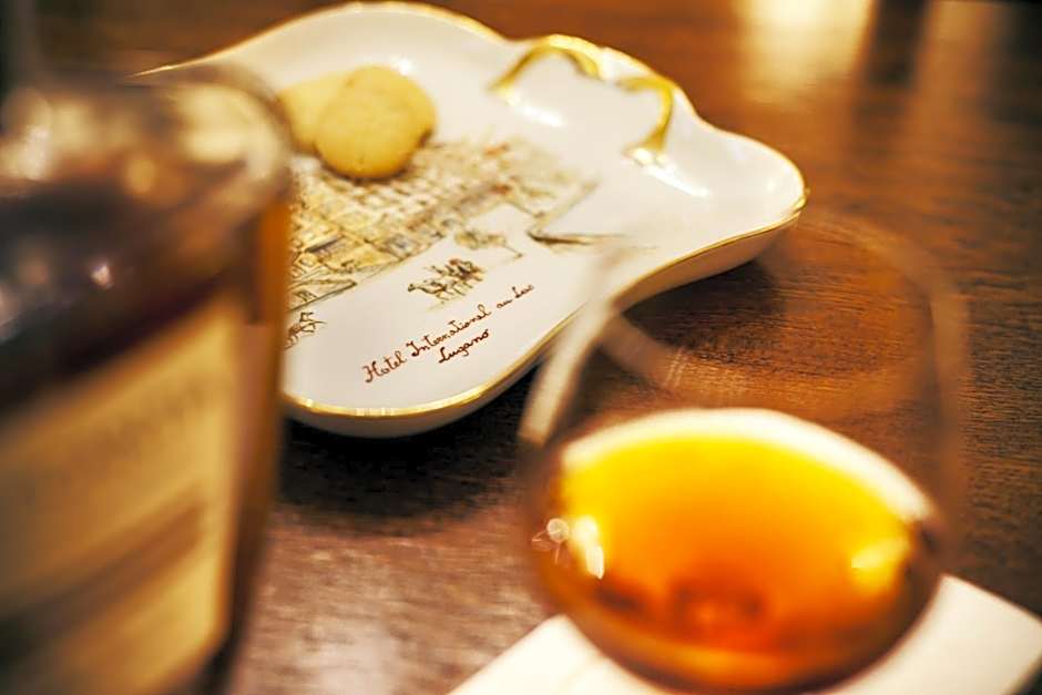 International au Lac Historic Lakeside Hotel