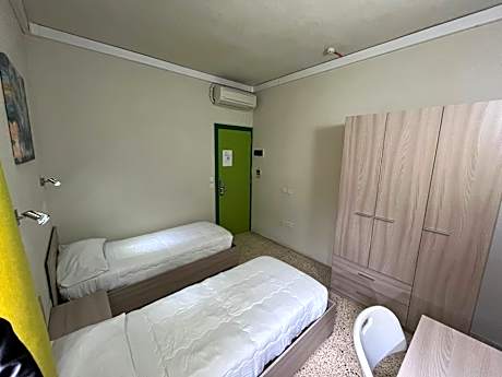 Twin Room with Private External Bathroom