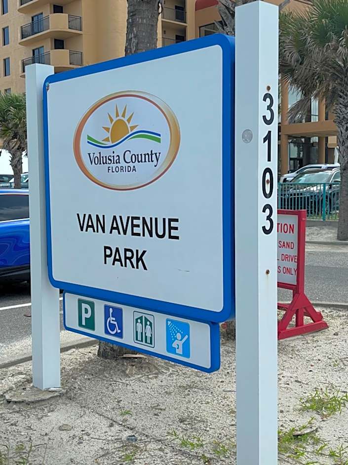 Cozy Studio Suite Near Beach w Kitchenette #5