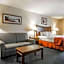 Clarion Inn & Suites At The Outlets Of Lake George