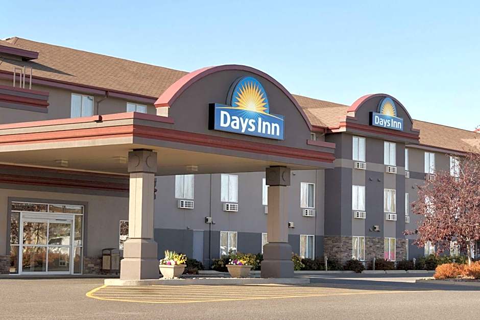 Days Inn & Suites by Wyndham Thunder Bay