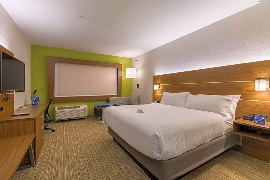 Holiday Inn Express & Suites San Marcos South By IHG