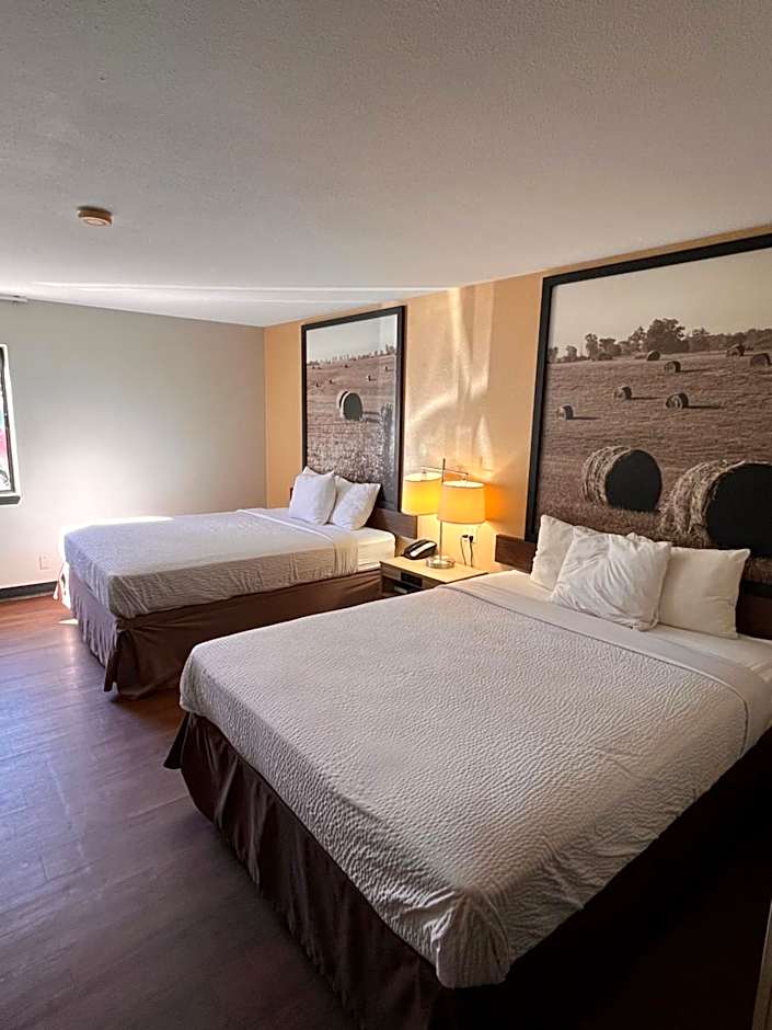 Super 8 by Wyndham Radcliff Ft. Knox Area