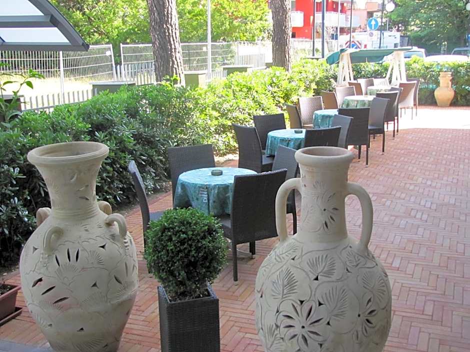 Hotel Etna - Hotel per Coppie e Famiglie con Parcheggio e Spiaggia