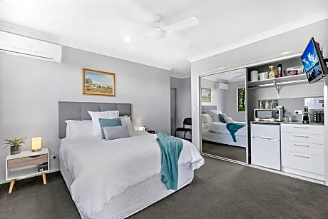 Mala Retreat Chardonnay Studio Immaculate and Comfortable