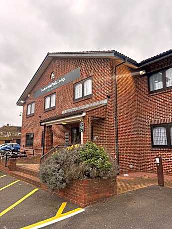 Sandown Park Lodge