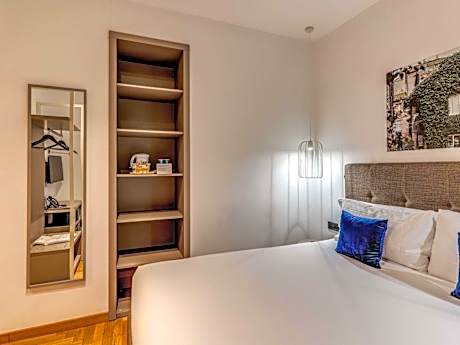 Standard Room with One Double Bed or Two Single Bed Internal view