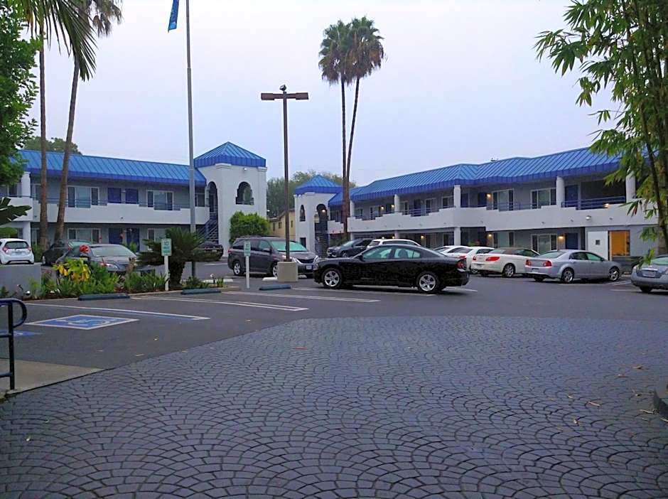 Hotel Current