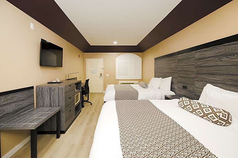 Sapphire Inn & Suites