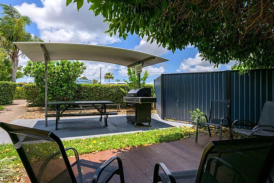 Tin Can Bay's Sleepy Lagoon Motel