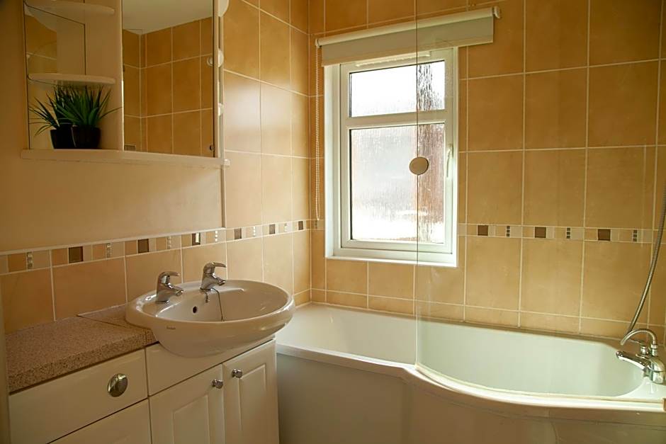 Saffron Lodge With Hot Tub