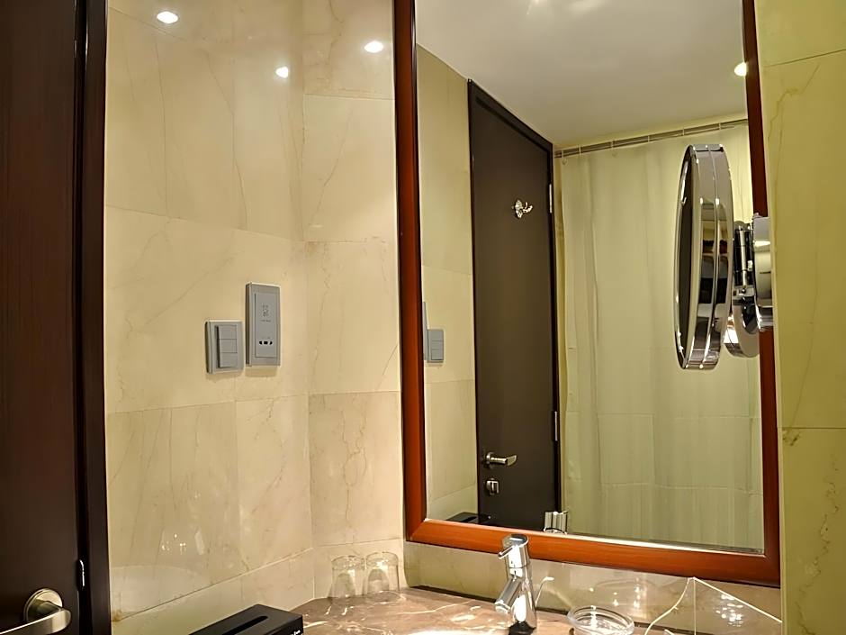 Adarsh Hamilton Hotel