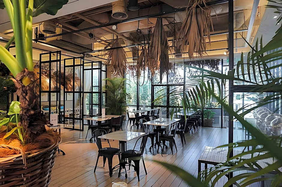 M ROOF HOTEL & RESIDENCES