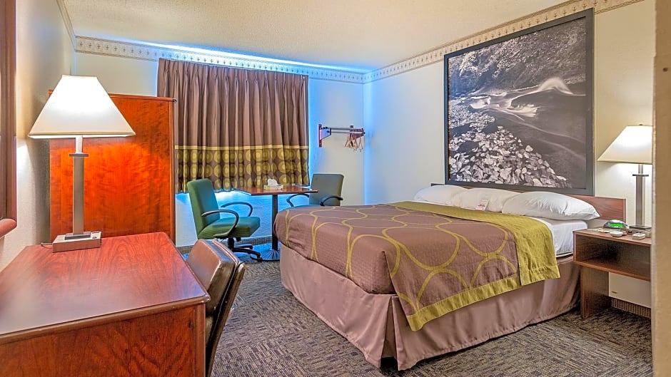 Super 8 by Wyndham Colorado Springs/Chestnut Street