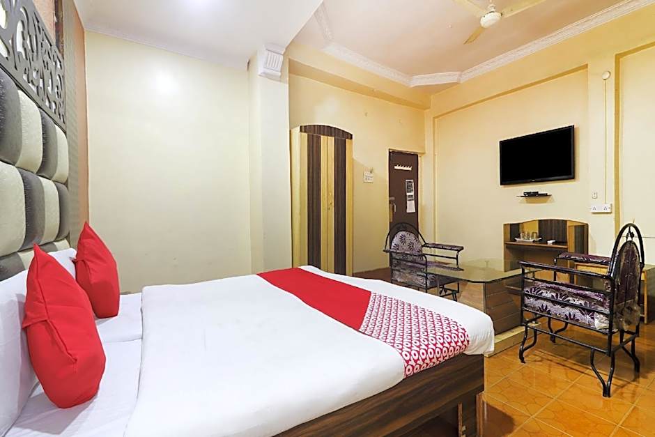 Hotel Aadaab By OYO