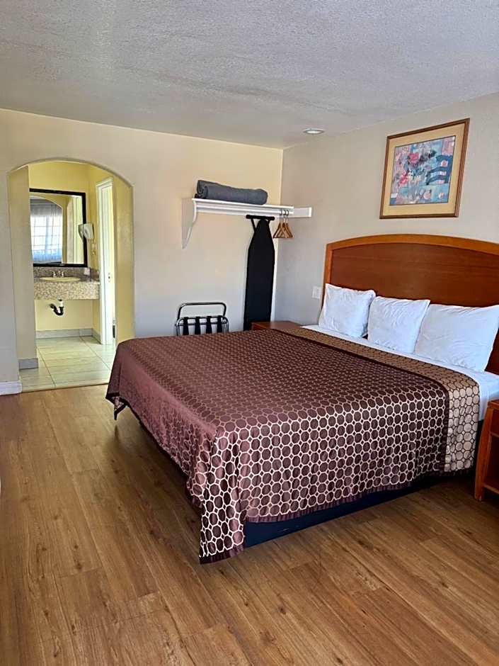 Castaway Motel