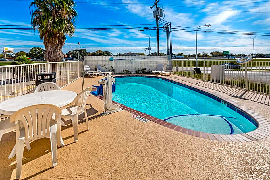 Motel 6-San Marcos, TX - North