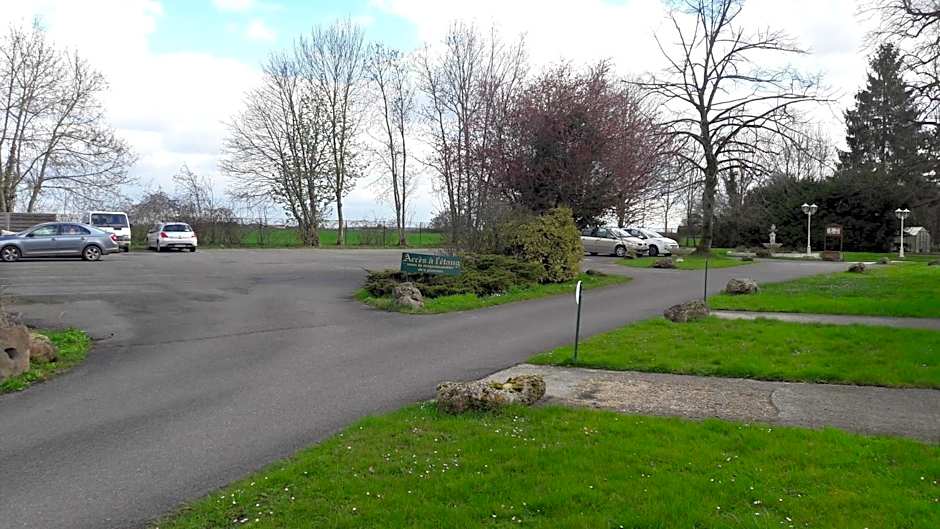 Logis Hostellerie Le Chatel Nangis