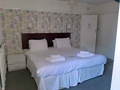 Family Room (2 Adults + 1 Child)