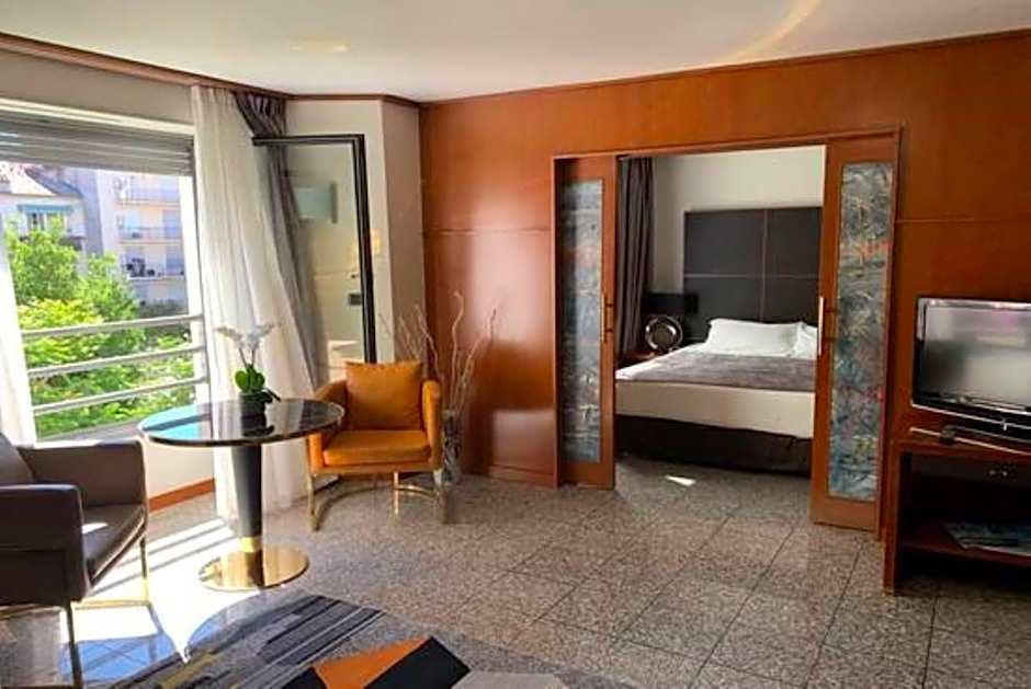 Goldstar Suites
