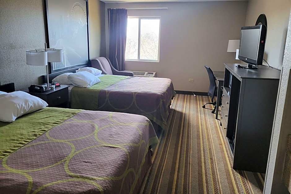 Super 8 by Wyndham Aurora/Naperville Area