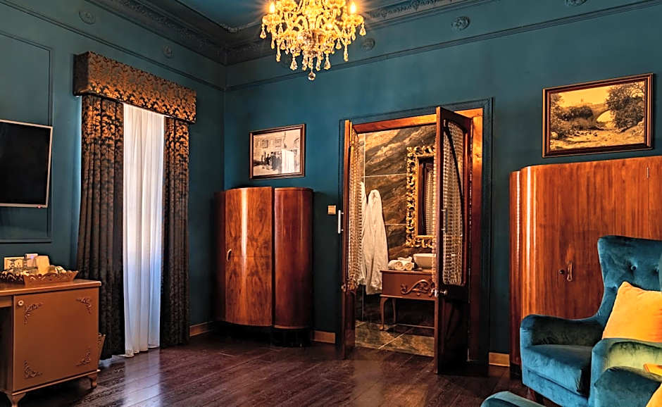 Julina Boutique Living