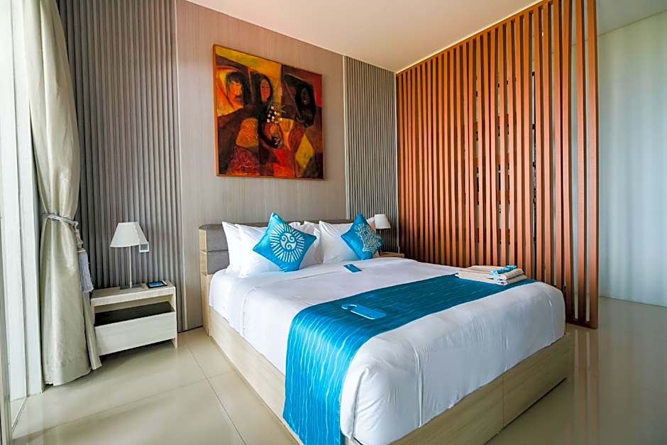 Photo 1 of 7 of Deluxe 1 Queen Bed, Ocean View