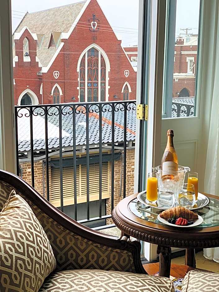 Market Pavilion Hotel