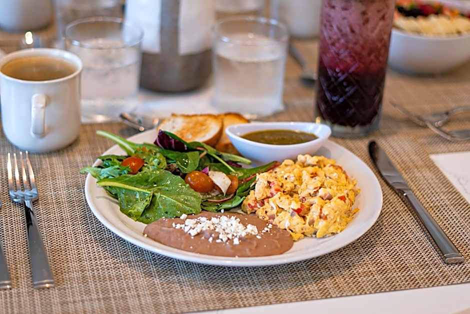 Flamboyan Hotel & Residences