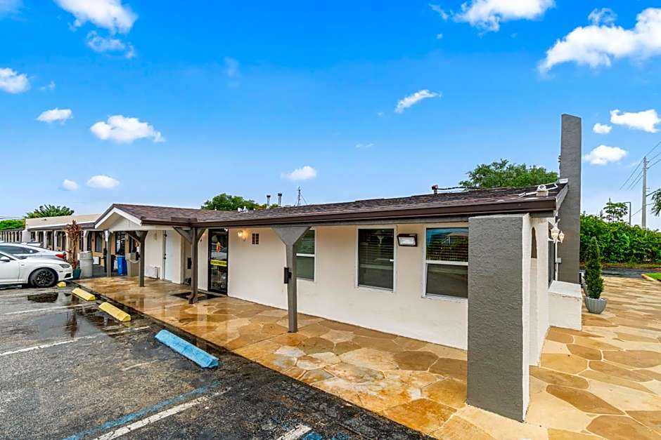 Super 8 by Wyndham Lantana West Palm Beach