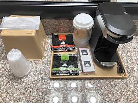 Standard Queen Room - Non-Smoking